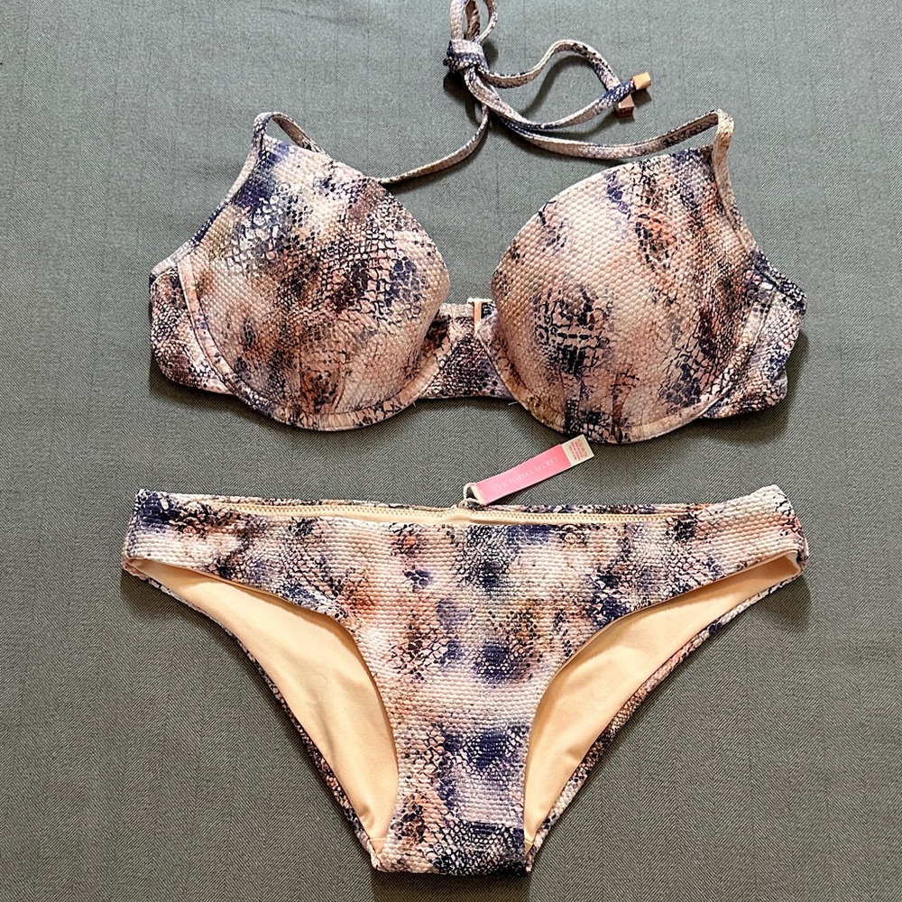 VS Swim Underwire Bikini 34C & Scrunch butt bottom XS